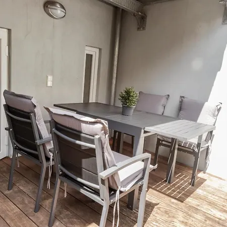 Altstadt - Exklusive 3-zi-wohnung Fuer 6 Personen Mit 90 Qm, Grosser Dachterrasse, Parkplatz, Wlan *