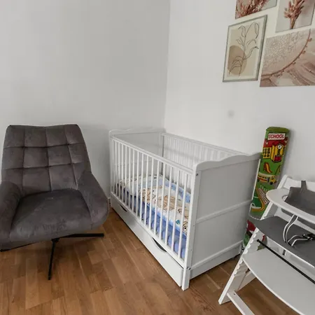 Altstadt - Exklusive 3-zi-wohnung Fuer 6 Personen Mit 90 Qm, Grosser Dachterrasse, Parkplatz, Wlan