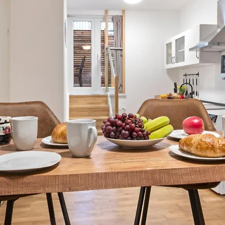 Altstadt - Exklusive 3-zi-wohnung Fuer 6 Personen Mit 90 Qm, Grosser Dachterrasse, Parkplatz, Wlan * Nürnberg