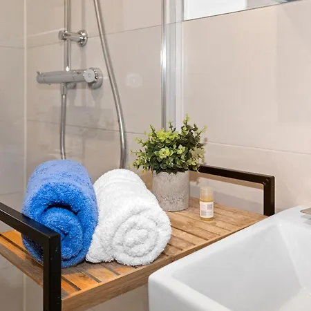 Altstadt - Exklusive 3-zi-wohnung Fuer 6 Personen Mit 90 Qm, Grosser Dachterrasse, Parkplatz, Wlan Lejlighed