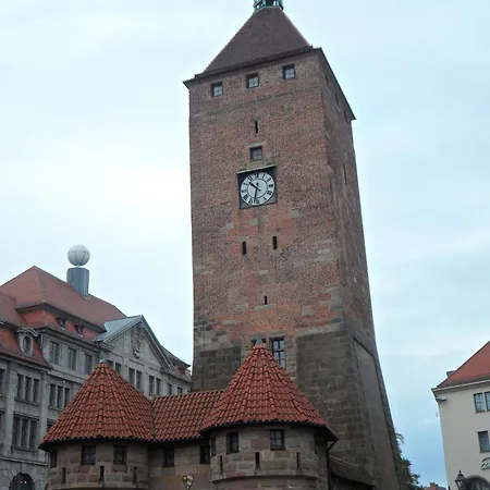 Lejlighed Altstadt - Exklusive 3-zi-wohnung Fuer 6 Personen Mit 90 Qm, Grosser Dachterrasse, Parkplatz, Wlan Nürnberg