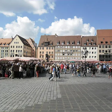 Altstadt - Exklusive 3-zi-wohnung Fuer 6 Personen Mit 90 Qm, Grosser Dachterrasse, Parkplatz, Wlan Nürnberg