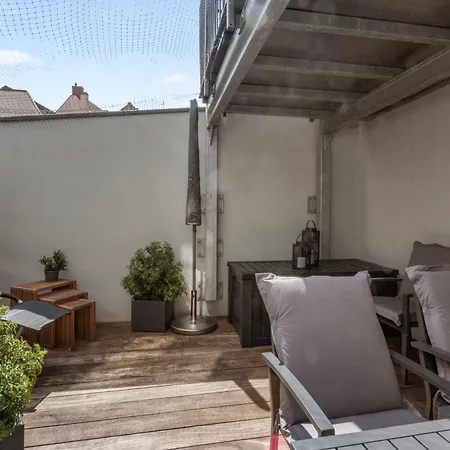 Altstadt - Exklusive 3-zi-wohnung Fuer 6 Personen Mit 90 Qm, Grosser Dachterrasse, Parkplatz, Wlan Appartamento *