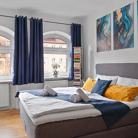 アパート Altstadt - Exklusive 3-zi-wohnung Fuer 6 Personen Mit 90 Qm, Grosser Dachterrasse, Parkplatz, Wlan
