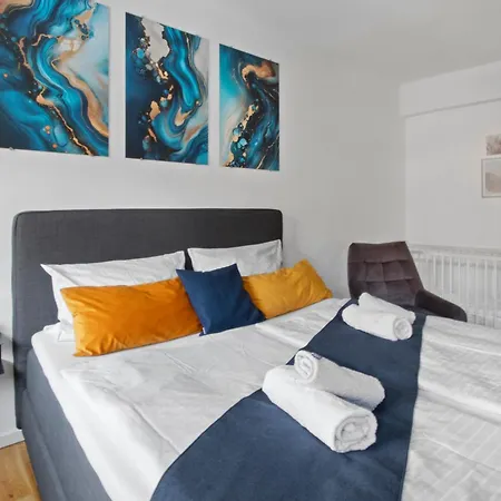 Altstadt - Exklusive 3-zi-wohnung Fuer 6 Personen Mit 90 Qm, Grosser Dachterrasse, Parkplatz, Wlan * Nürnberg