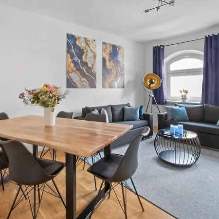 Altstadt - Exklusive 3-zi-wohnung Fuer 6 Personen Mit 90 Qm, Grosser Dachterrasse, Parkplatz, Wlan * Nürnberg