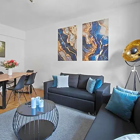 Altstadt - Exklusive 3-zi-wohnung Für 6 Personen Mit 90 Qm, Großer Dachterrasse, Parkplatz, Wlan