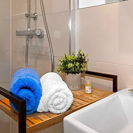 Altstadt - Exklusive 3-zi-wohnung Für 6 Personen Mit 90 Qm, Großer Dachterrasse, Parkplatz, Wlan Apartamento *