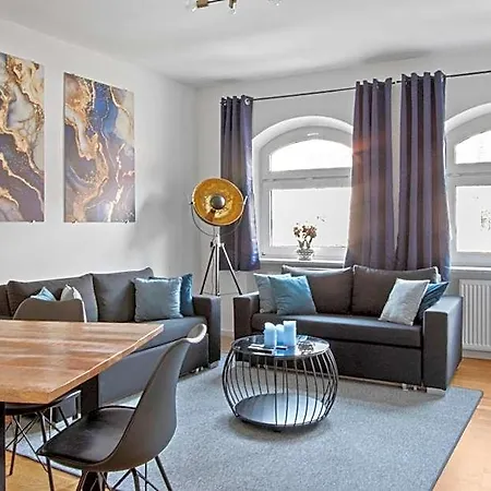 Apartamento Altstadt - Exklusive 3-zi-wohnung Für 6 Personen Mit 90 Qm, Großer Dachterrasse, Parkplatz, Wlan *