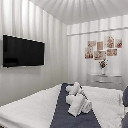 Altstadt - Exklusive 3-zi-wohnung Für 6 Personen Mit 90 Qm, Großer Dachterrasse, Parkplatz, Wlan Núremberg