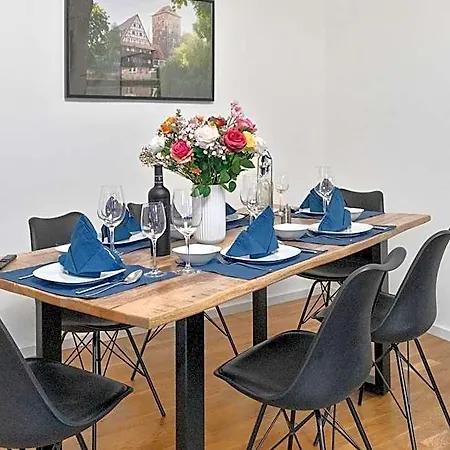 Altstadt - Exklusive 3-zi-wohnung Für 6 Personen Mit 90 Qm, Großer Dachterrasse, Parkplatz, Wlan Núremberg