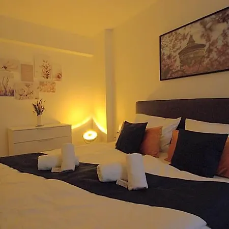 Altstadt - Exklusive 3-zi-wohnung Für 6 Personen Mit 90 Qm, Großer Dachterrasse, Parkplatz, Wlan Núremberg