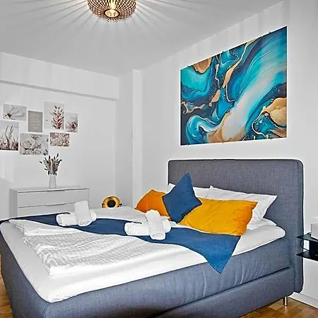 Apartamento Altstadt - Exklusive 3-zi-wohnung Für 6 Personen Mit 90 Qm, Großer Dachterrasse, Parkplatz, Wlan *