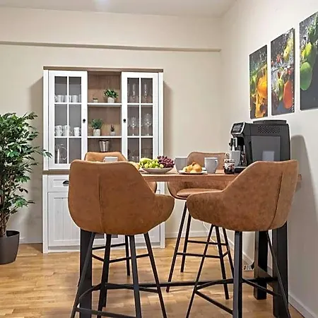 Altstadt - Exklusive 3-zi-wohnung Für 6 Personen Mit 90 Qm, Großer Dachterrasse, Parkplatz, Wlan *
