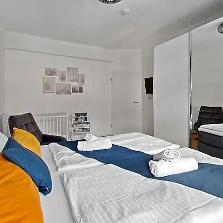 Altstadt - Exklusive 3-zi-wohnung Für 6 Personen Mit 90 Qm, Großer Dachterrasse, Parkplatz, Wlan