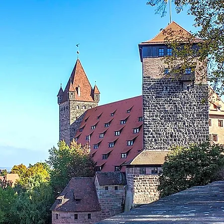 Altstadt - Exklusive 3-zi-wohnung Für 6 Personen Mit 90 Qm, Großer Dachterrasse, Parkplatz, Wlan