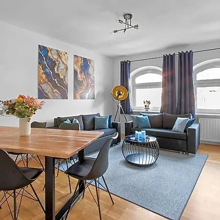 Apartamento Altstadt - Exklusive 3-zi-wohnung Für 6 Personen Mit 90 Qm, Großer Dachterrasse, Parkplatz, Wlan *