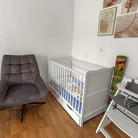 Apartamento Altstadt - Exklusive 3-zi-wohnung Für 6 Personen Mit 90 Qm, Großer Dachterrasse, Parkplatz, Wlan *