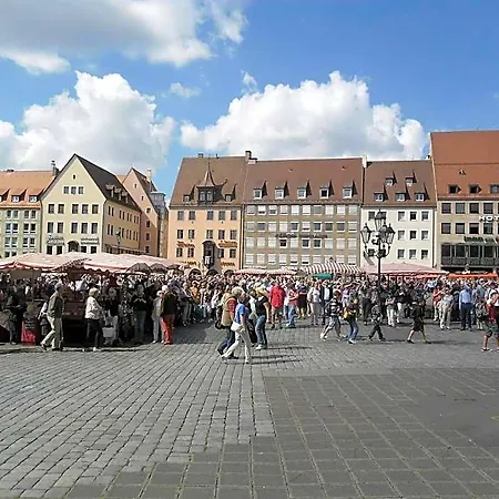 Altstadt - Exklusive 3-zi-wohnung Für 6 Personen Mit 90 Qm, Großer Dachterrasse, Parkplatz, Wlan Apartamento Núremberg