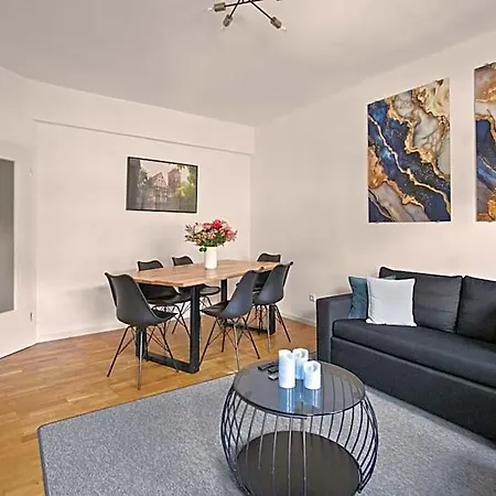 Apartamento Altstadt - Exklusive 3-zi-wohnung Für 6 Personen Mit 90 Qm, Großer Dachterrasse, Parkplatz, Wlan Núremberg