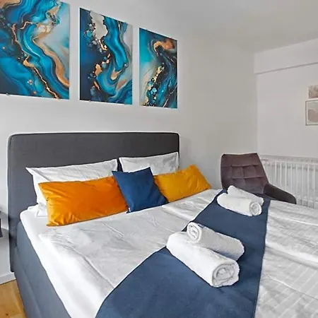 Apartamento Altstadt - Exklusive 3-zi-wohnung Für 6 Personen Mit 90 Qm, Großer Dachterrasse, Parkplatz, Wlan